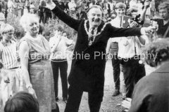 P113 - Amazing Dancing Mayor, Oxford Gardens,1968